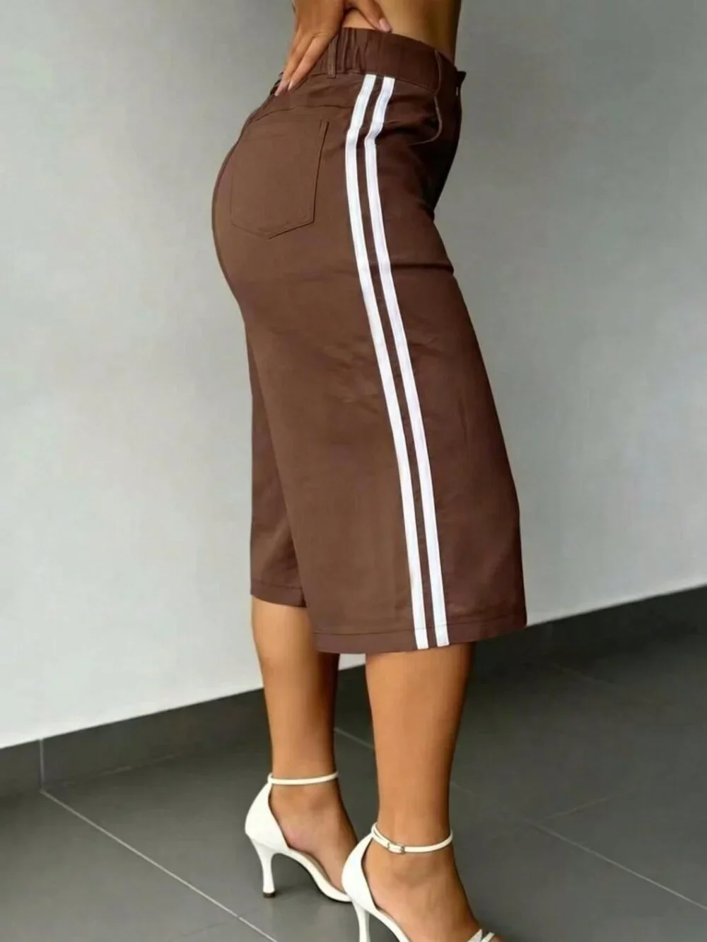 Brown Casual Women's Woven striped detailed Bermuda Shorts